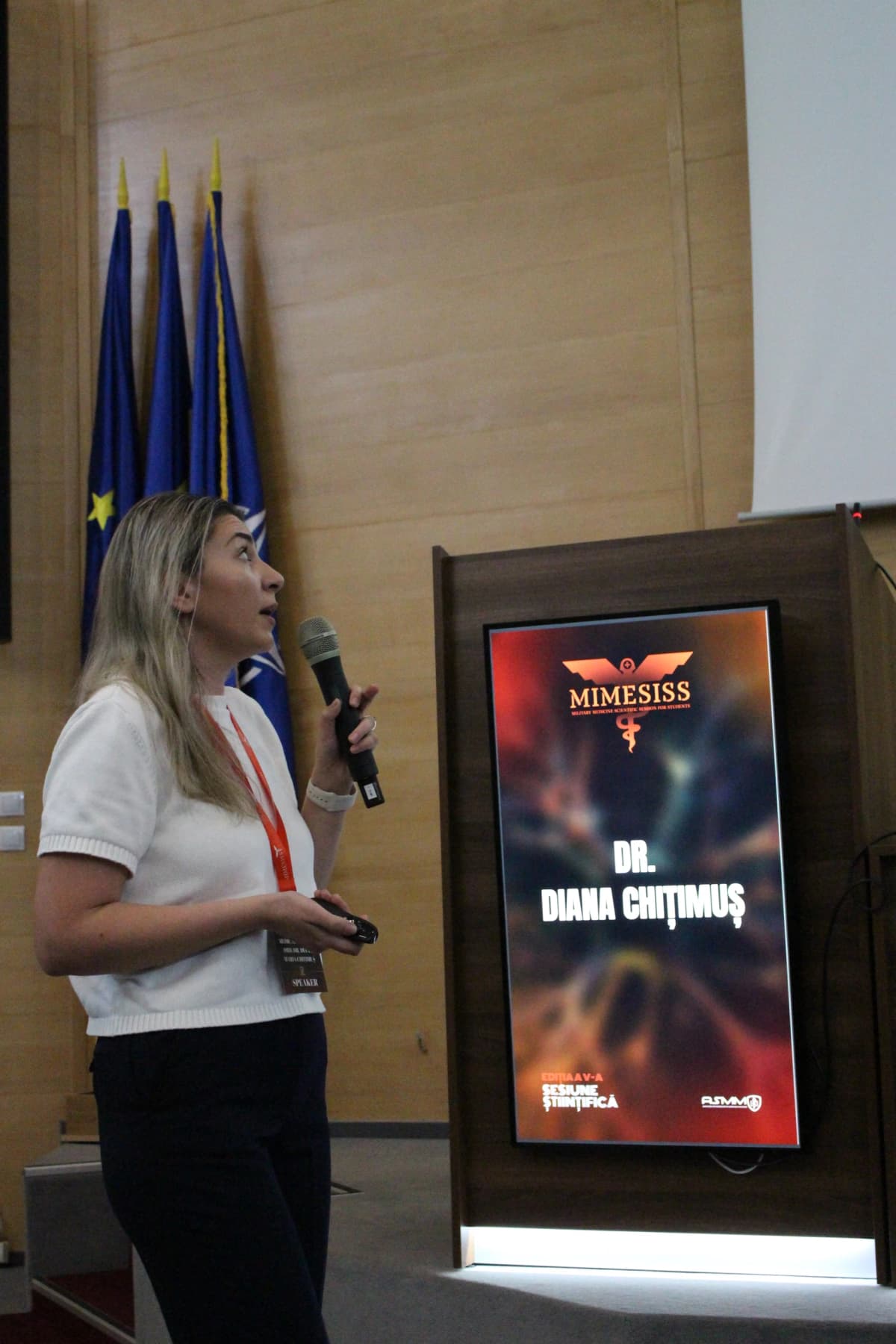 Lector la congresul MIMESISS, prezentând în fața participanților.